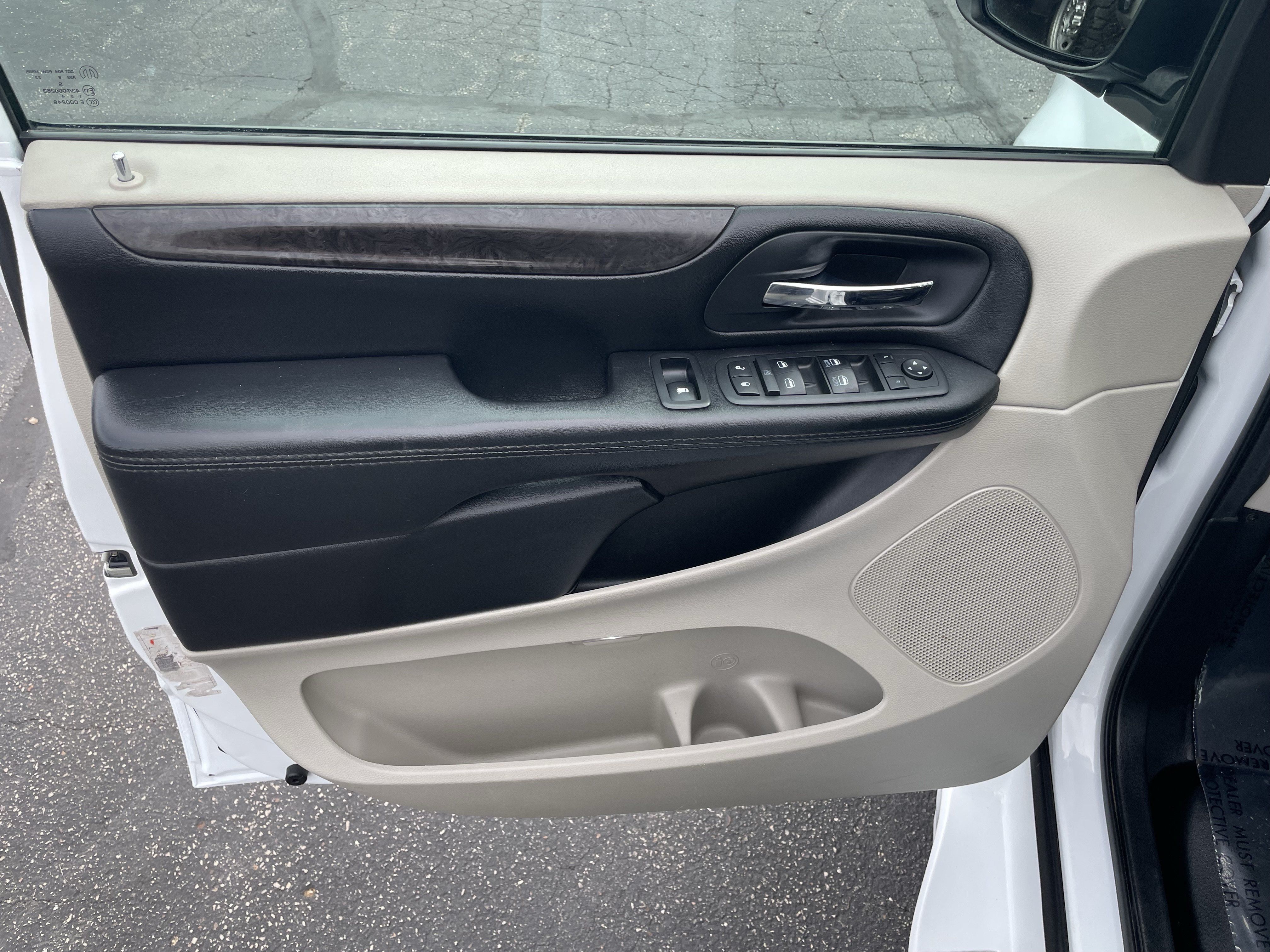 Used 2019 Dodge Grand Caravan SE FWD image 11