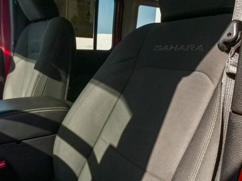 Used 2021 Jeep Wrangler Unlimited Sahara image 21