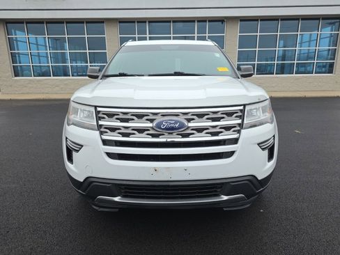 Used 2018 Ford Explorer XLT image 2