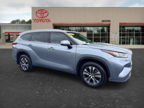 Used 2020 Toyota Highlander XLE AWD/4WD image 1
