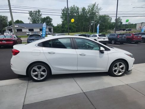 Used 2019 Chevrolet Cruze Premier w/ Sun And Sound Package FWD image 7