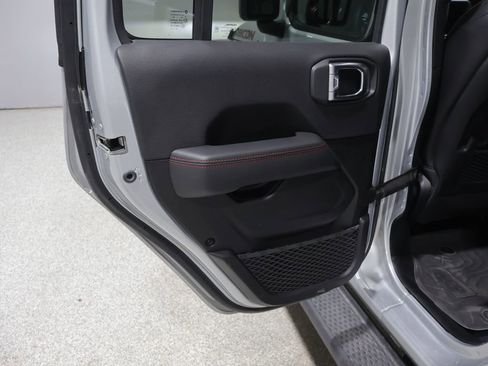 Used 2023 Jeep Gladiator Rubicon w/ LED Lighting Group AWD/4WD image 18