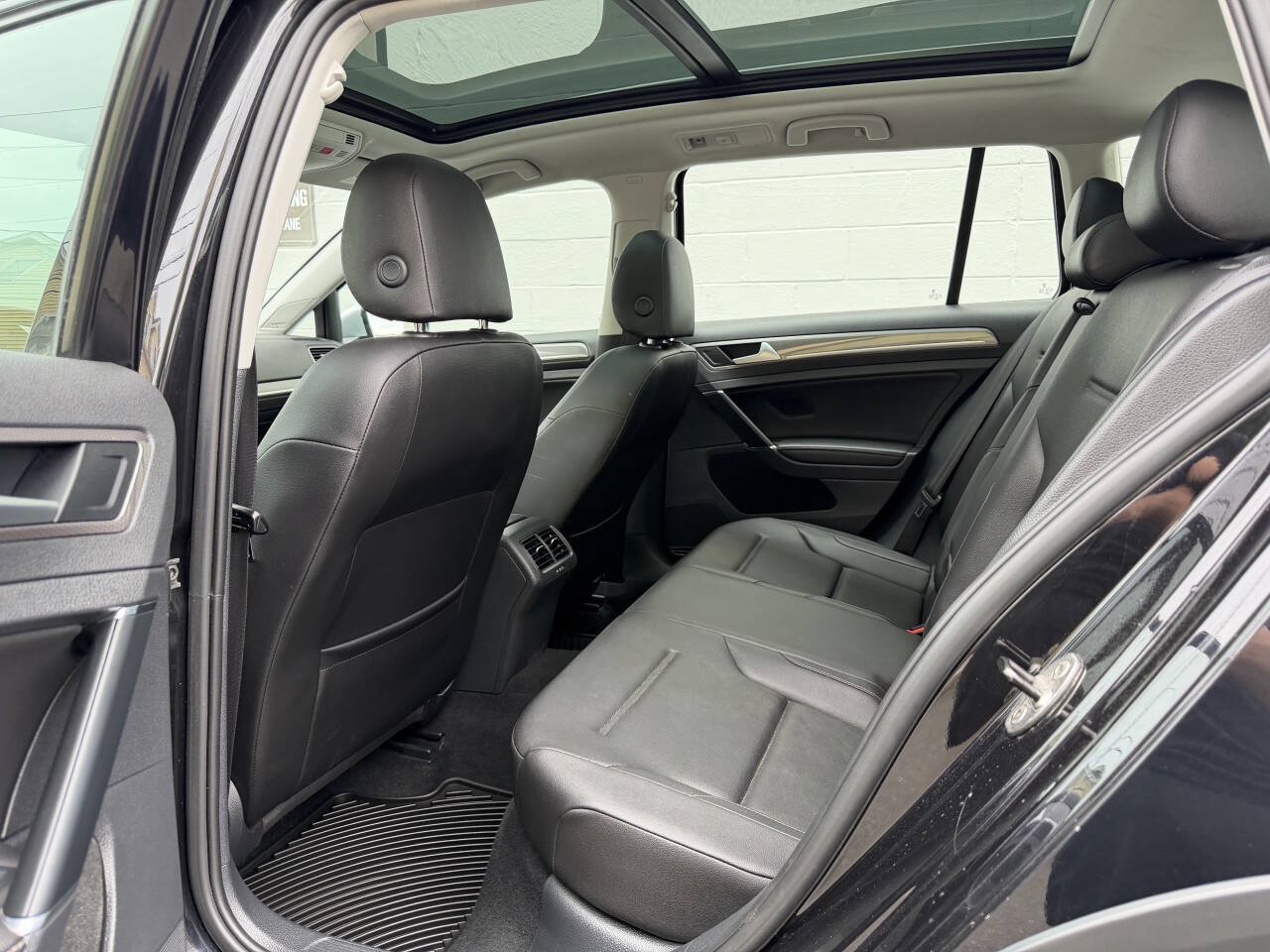 Used 2017 Volkswagen Golf Alltrack SE AWD/4WD image 21