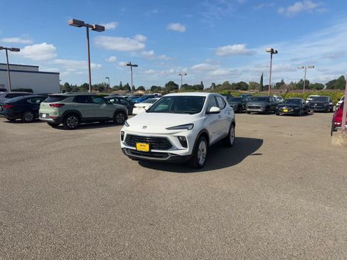 Used 2026 Buick Encore GX Preferred AWD/4WD image 5