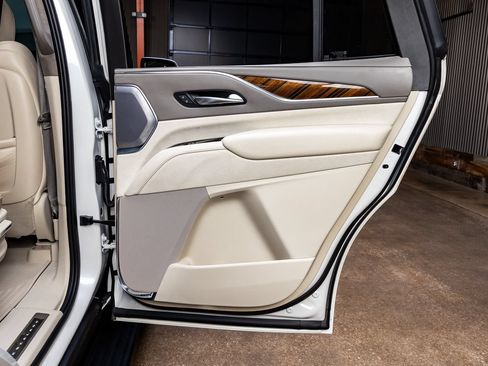 Used 2022 Cadillac Escalade Sport Platinum AWD/4WD image 39