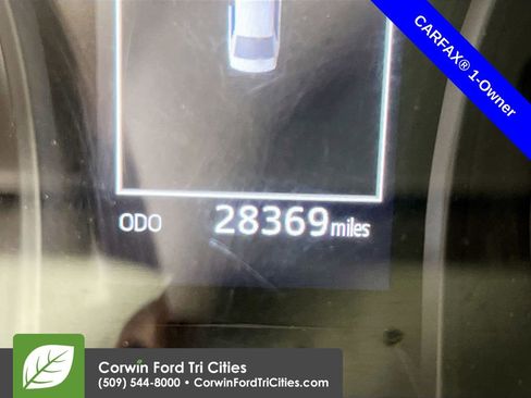 Used 2024 Toyota Camry SE image 2