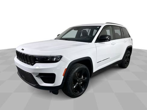 Used 2023 Jeep Grand Cherokee Altitude AWD/4WD image 4
