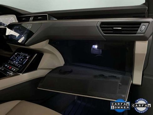 Used 2024 Audi Q8 e-tron Premium image 76