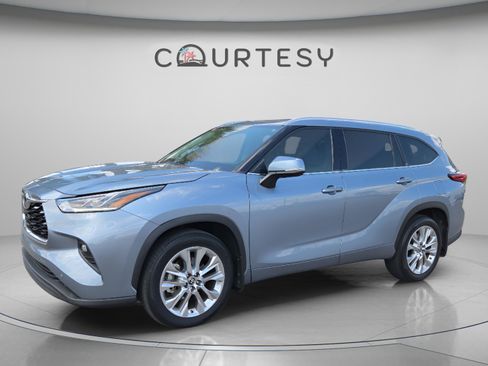 Used 2022 Toyota Highlander Limited AWD/4WD image 1