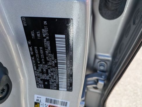 Used 2023 Toyota Highlander XLE image 27