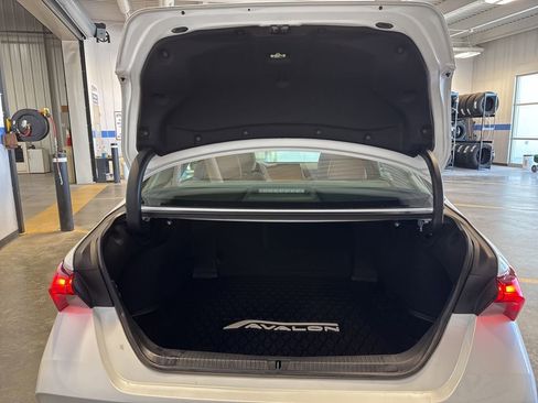 Used 2019 Toyota Avalon Limited w/ Advanced Safety Package FWD image 17