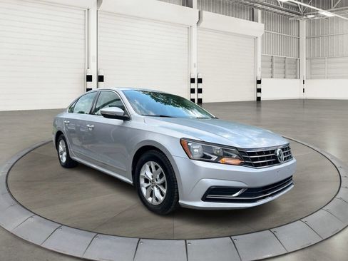Used 2016 Volkswagen Passat 1.8T S FWD image 1