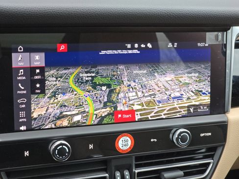 Certified 2025 Porsche Macan image 21