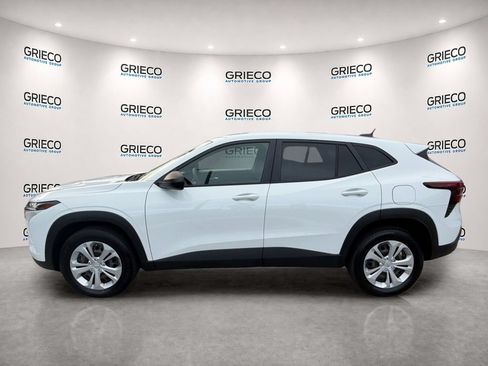 Used 2024 Chevrolet Trax LS FWD image 4