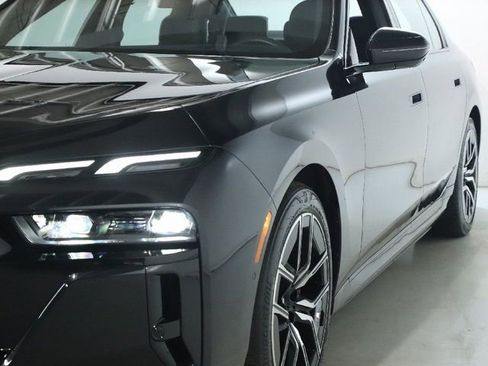 Certified 2025 BMW i7 xDrive60 image 4