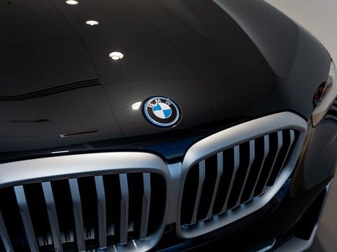 New 2026 BMW X5 xDrive50e image 7