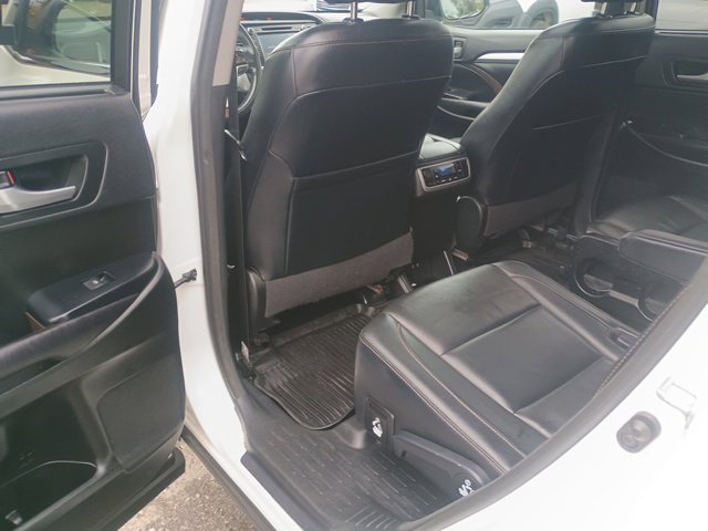 Used 2017 Toyota Highlander XLE AWD/4WD image 21