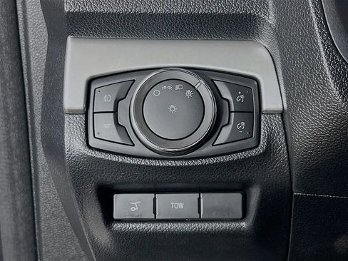 Used 2017 Ford Explorer XLT w/ Equipment Group 202A image 11