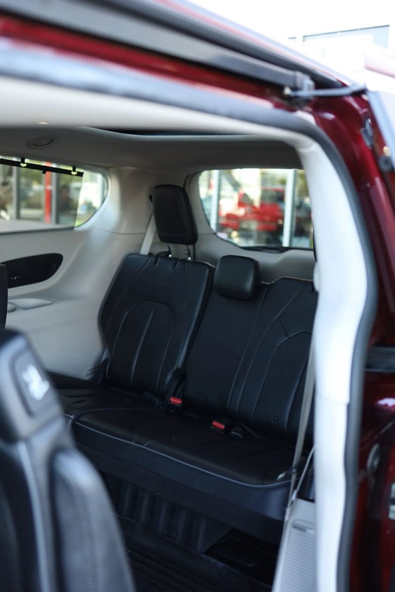 Used 2019 Chrysler Pacifica Limited FWD image 35