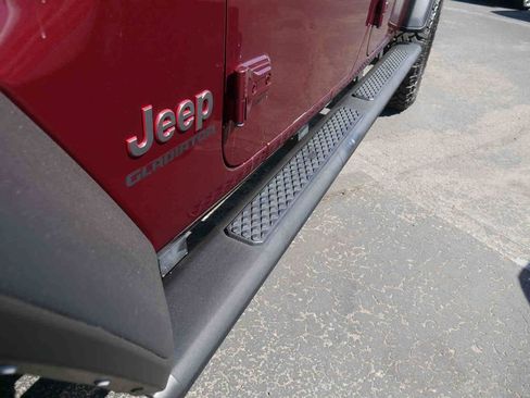 Used 2021 Jeep Gladiator Rubicon w/ Uconnect 4C Nav & Sound Group AWD/4WD image 14