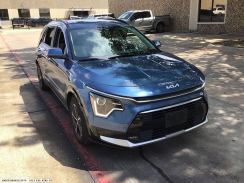 Used 2023 Kia Niro FWD image 4