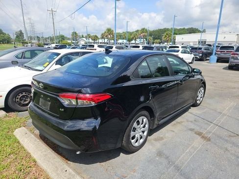 Used 2023 Toyota Corolla LE FWD image 4