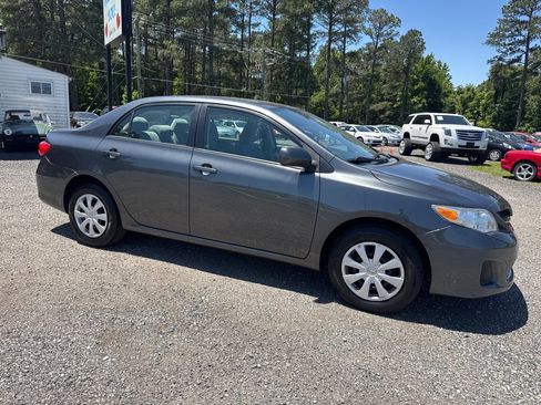 Used 2011 Toyota Corolla LE FWD image 16