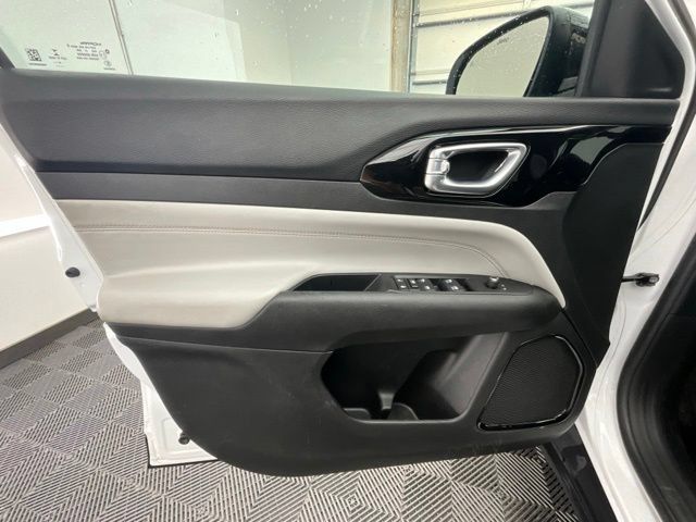 Used 2022 Jeep Compass Limited AWD/4WD image 13
