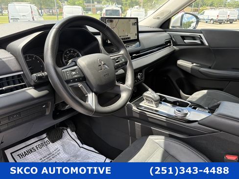 Used 2025 Mitsubishi Outlander SE AWD/4WD image 24