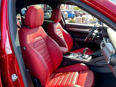 Used 2025 Alfa Romeo Stelvio Sprint AWD/4WD image 7