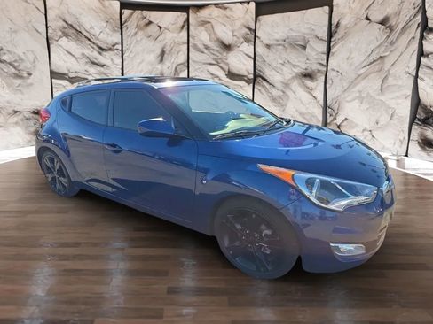 Used 2017 Hyundai Veloster Value Edition image 8