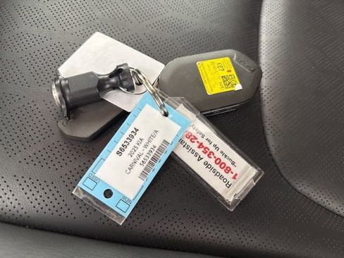 Used 2025 Kia Carnival image 35