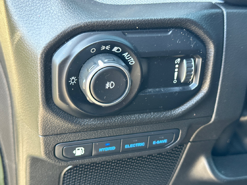 Certified 2024 Jeep Wrangler Unlimited w/ Convenience Group AWD/4WD image 27