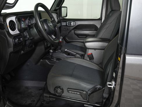 Used 2025 Jeep Wrangler Sport AWD/4WD image 11