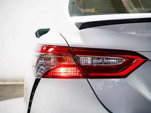 Certified 2019 Toyota Camry SE image 10