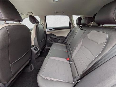 New 2026 Volkswagen Taos SE image 17