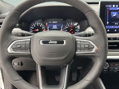 Used 2025 Jeep Compass Limited AWD/4WD image 15