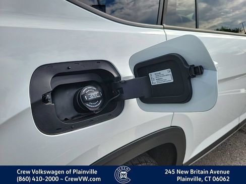 Certified 2024 Volkswagen Atlas Peak Edition SEL AWD/4WD image 32