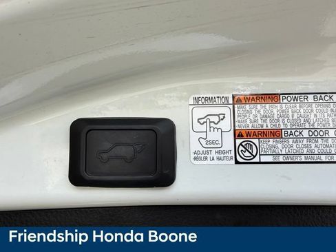 Used 2018 Toyota RAV4 XLE AWD/4WD image 38