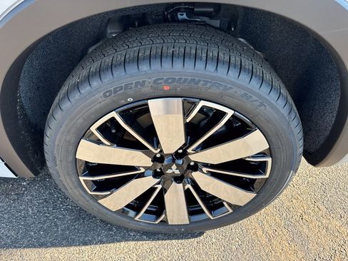 New 2026 Mitsubishi Outlander SEL FWD image 31