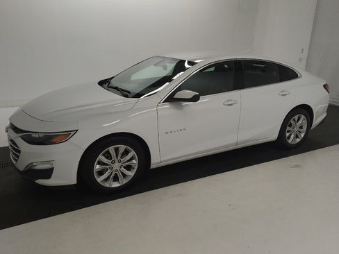 Used 2019 Chevrolet Malibu LT w/ Leather Package FWD image 2
