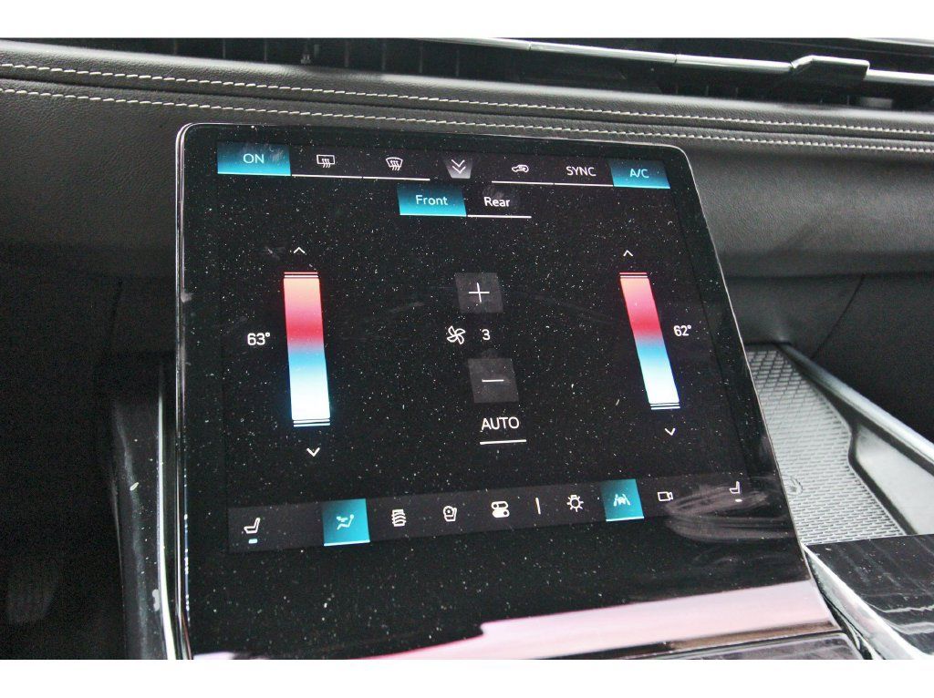Used 2025 Cadillac Escalade ESV Sport AWD/4WD image 25