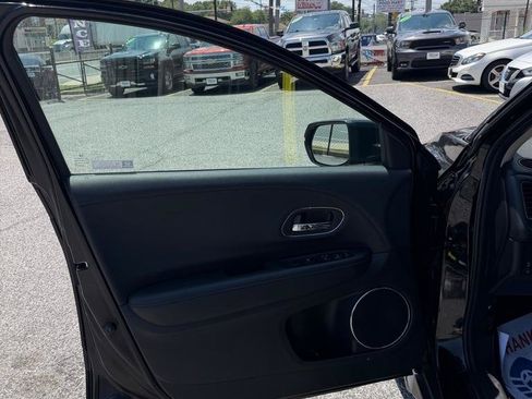 Used 2019 Honda HR-V EX-L image 11