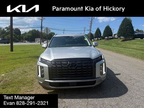 Used 2024 Hyundai Palisade SEL FWD image 2
