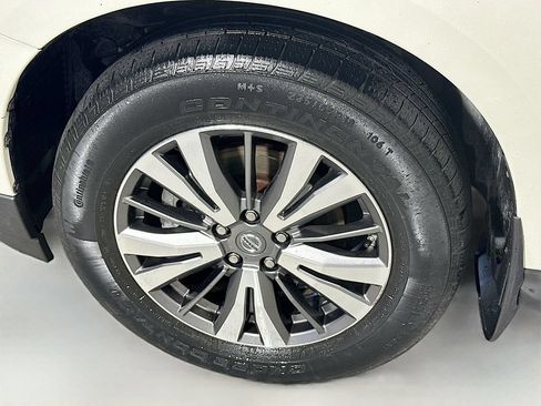 Used 2018 Nissan Pathfinder SV AWD/4WD image 33