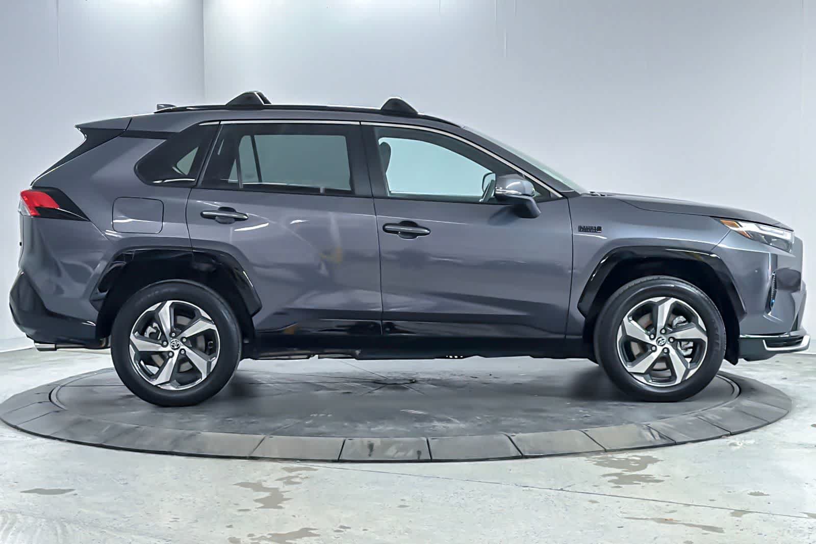 Used 2024 Toyota RAV4 SE w/ Weather & Moonroof Package AWD/4WD image 8