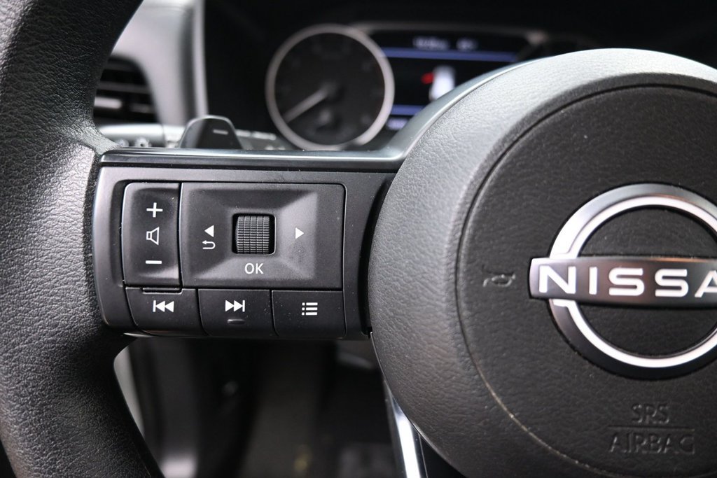 Used 2024 Nissan Rogue S AWD/4WD image 18