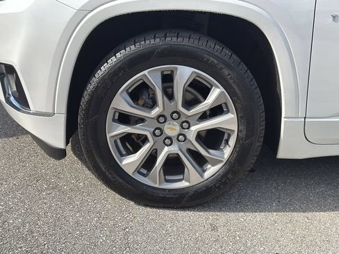 Used 2021 Chevrolet Traverse Premier FWD image 11
