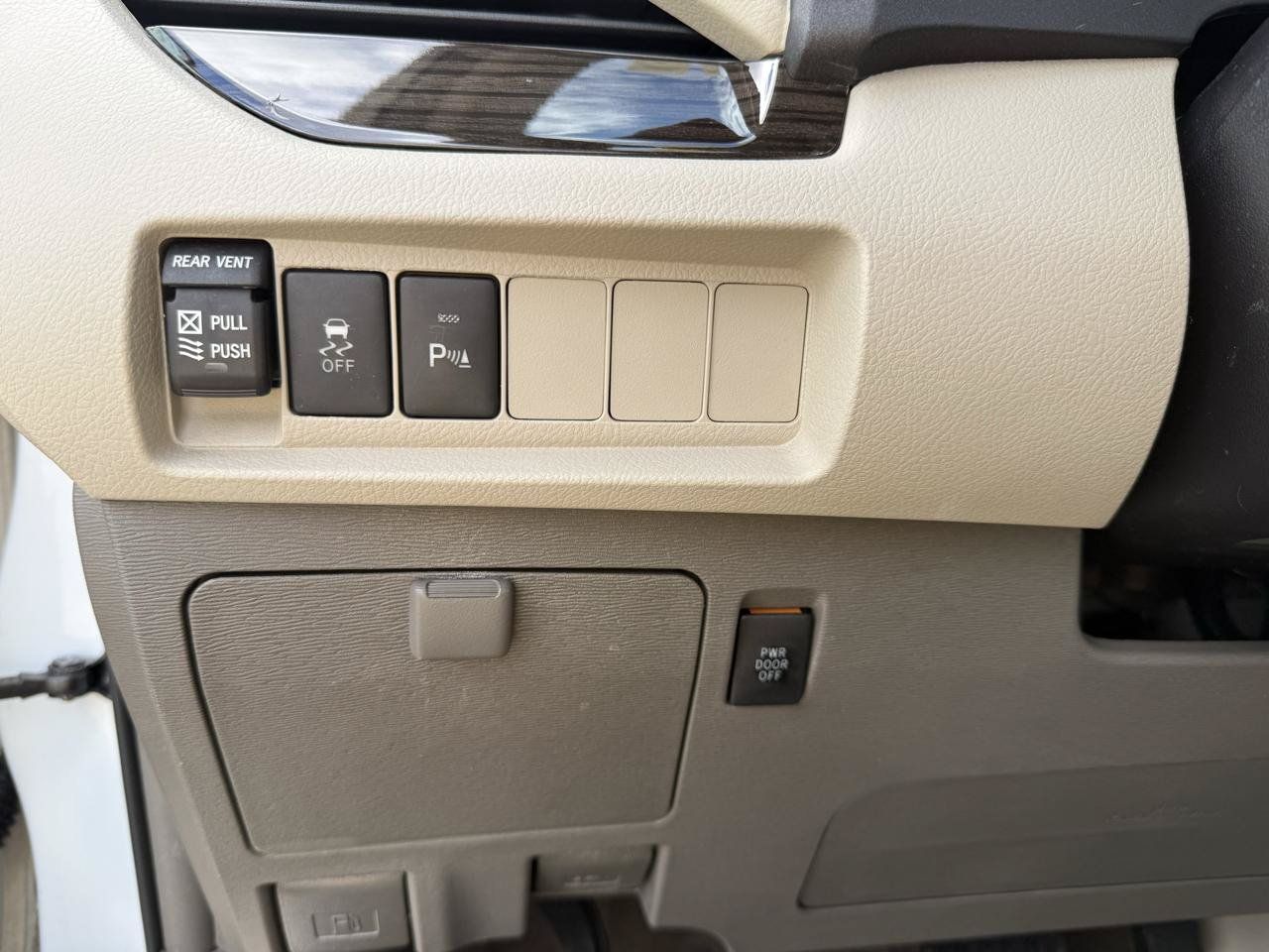 Used 2018 Toyota Sienna XLE w/ XLE Navigation Package FWD image 31