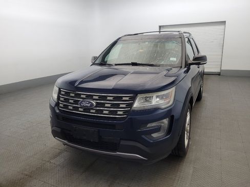 Used 2017 Ford Explorer XLT w/ Equipment Group 202A AWD/4WD image 15